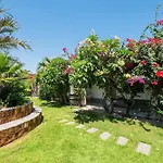 Casa Com Piscina Em Porto Das Dunas By Carpediem