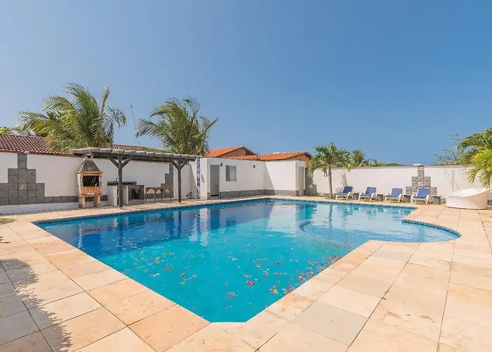 Casa Com Piscina Em Porto Das Dunas By Carpediem