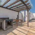 Casa Com Piscina Em Porto Das Dunas By Carpediem